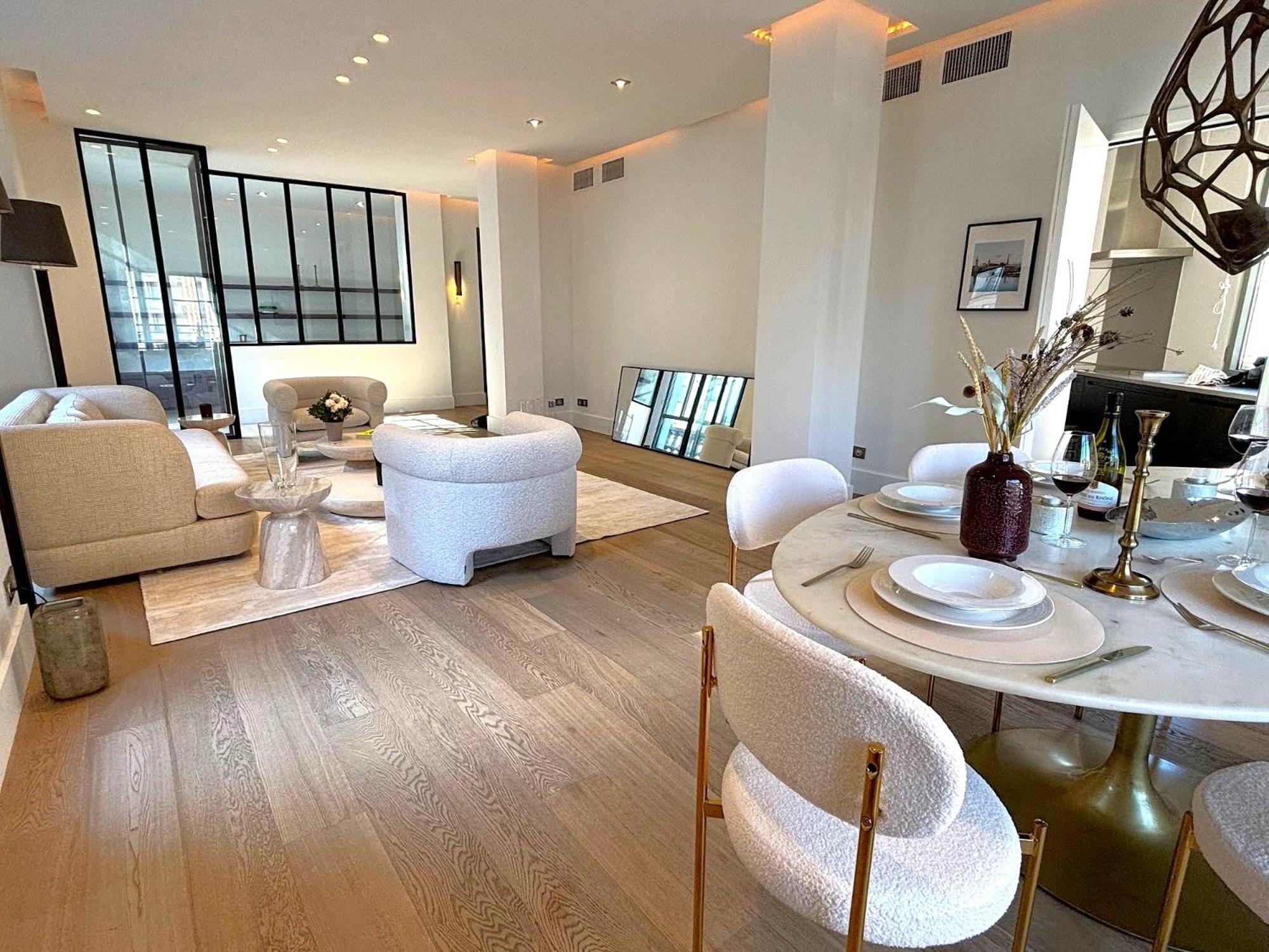 Apartment Matignon Paris